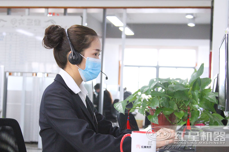 24小時客服全身心工作，用專注點亮了責(zé)任